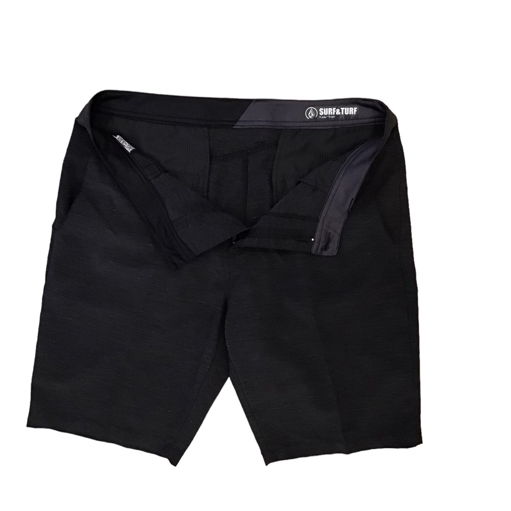 Volcom flat front shorts. Size 32.